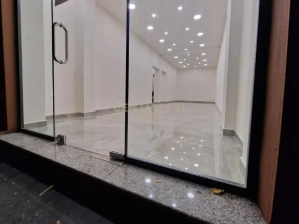 Tirane, jepet me qera ambjent biznesi Kati 0, 100 m² 100 € 