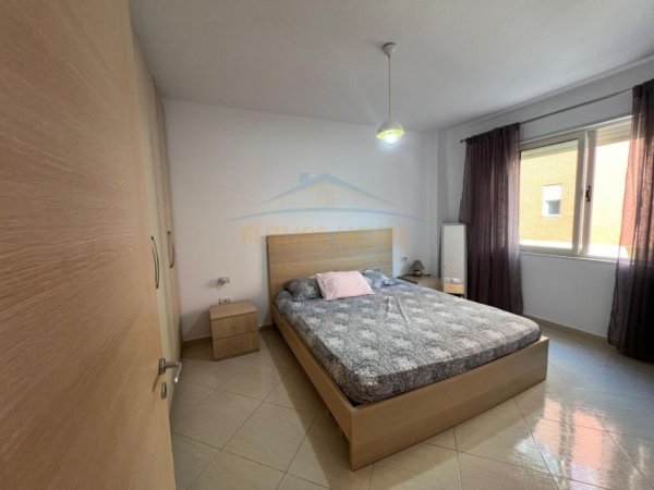 Tirane, jepet me qera apartament 2+1 Kati 2, 88 m² 600 € 