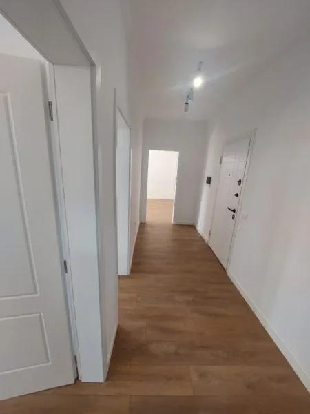 Tirane, shitet apartament 2+1+Ballkon Kati 5, 90 m² 185.000 € (rruga e dibres tek Medreseja)