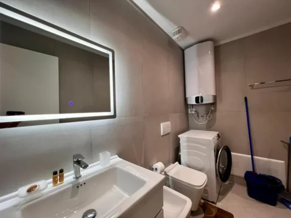 Tirane, jepet me qera apartament 1+1+Ballkon Kati 4, 62 m² 600 € (rruga e elbasanit)