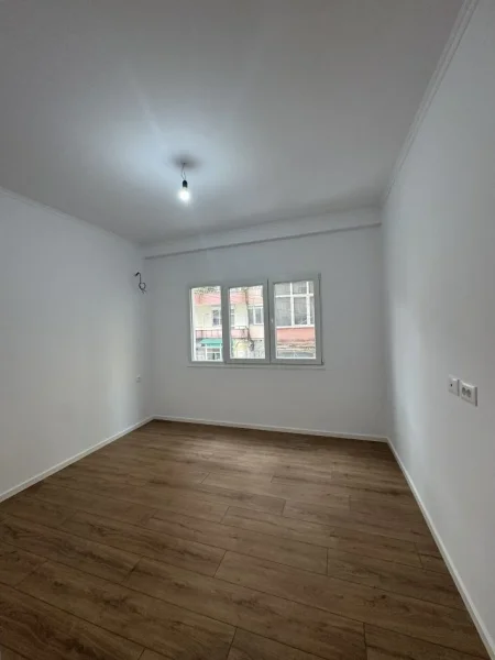 Tirane, shes apartament 2+1 Kati 2, 87 m² (Rruga Faik Konica)
