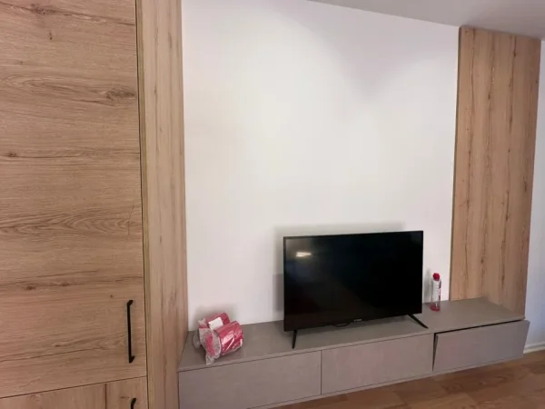 Tirane, jepet me qera apartament 1+1 Kati 3, 70 m² 550 € (Selite)