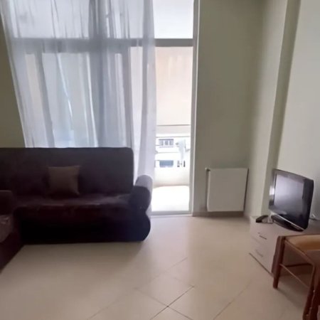Tirane, jepet me qera apartament 1+1 Kati 5, 70 m² 600 € (Komuna e parisit)