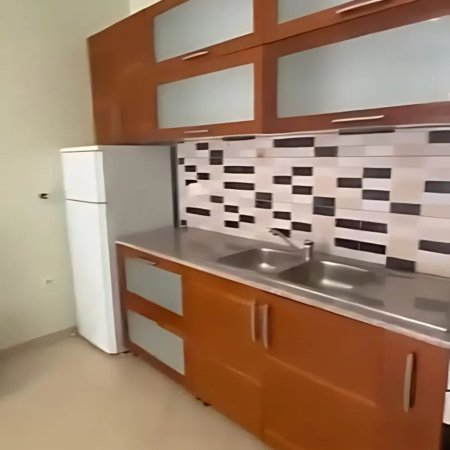 Tirane, jepet me qera apartament 1+1 Kati 5, 70 m² 600 € (Komuna e parisit)