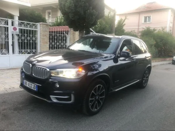 Tirane, shes SUV | Fuoristrad | Xhip BMW X5 Nafte, blu e errët Klima 200.000 km 25.000 €