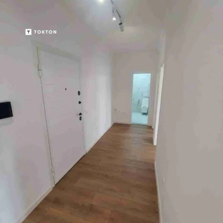 Tirane, shitet apartament 2+1+Ballkon Kati 5, 90 m² 185.000 € (Rruga e Dibres)