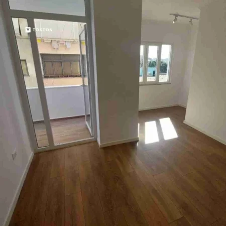 Tirane, shitet apartament 2+1+Ballkon Kati 5, 90 m² 185.000 € (Rruga e Dibres)