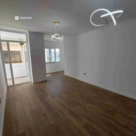 Tirane, shitet apartament 2+1+Ballkon Kati 5, 90 m² 185.000 € (Rruga e Dibres)