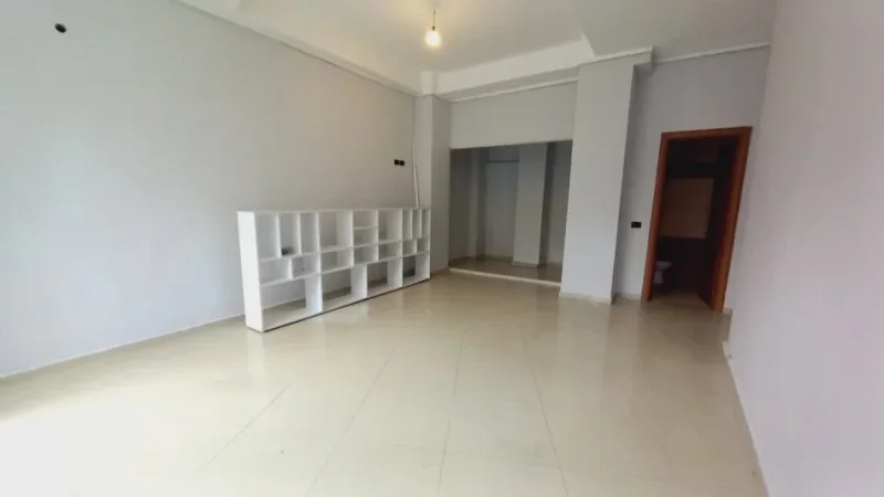Tirane, jepet me qera ambjent biznesi Kati 0, 48 m² 700 € (Hoxha Tahsim)