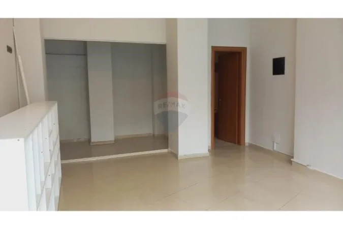 Tirane, jepet me qera dyqan Kati 0, 48 m² 700 € (Dyqan Me Qira)
