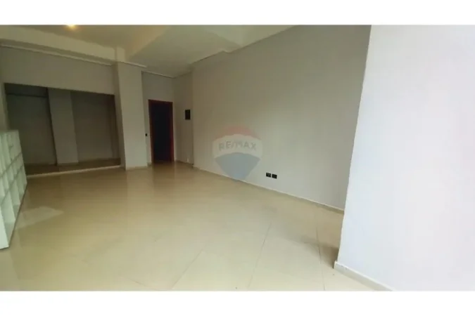 Tirane, jepet me qera dyqan Kati 0, 48 m² 700 € (Dyqan Me Qira)