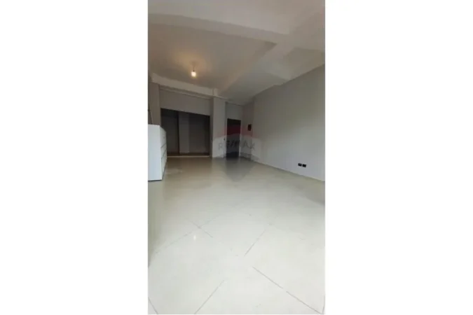 Tirane, jepet me qera dyqan Kati 0, 48 m² 700 € (Dyqan Me Qira)