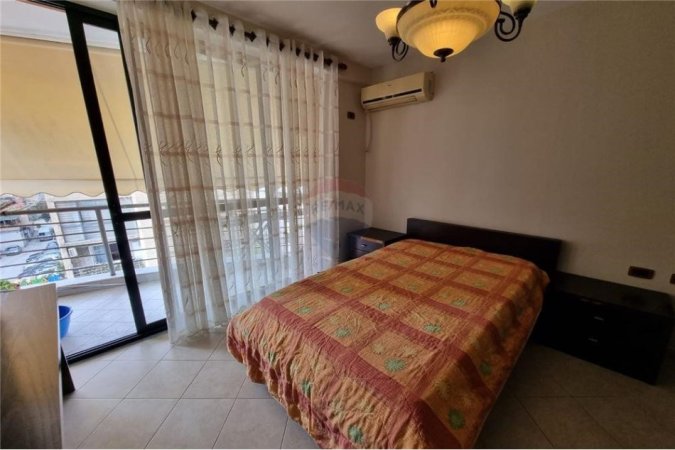 Tirane, jepet me qera apartament 3+1 Kati 4, 117 m² 750 € (APARTAMENT 3+1+2 PER QIRA TEK 21 DHJETORI!)