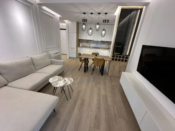 Tirane, jepet me qera apartament 2+1 Kati 8, 114 m² 790 € (yzberisht)