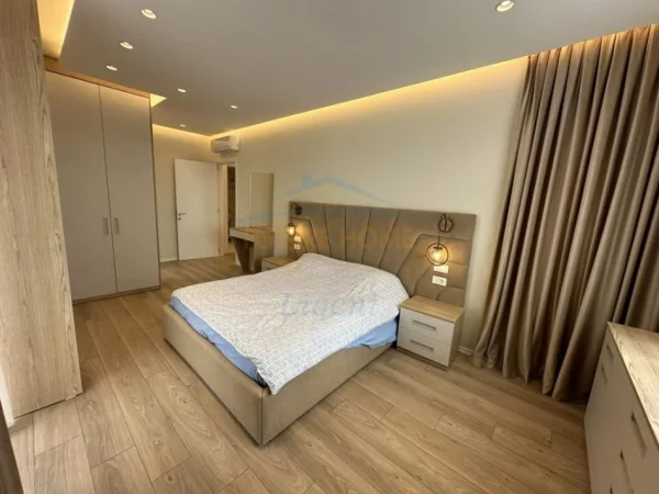 Tirane, jepet me qera apartament 2+1 Kati 8, 114 m² 790 € (yzberisht)