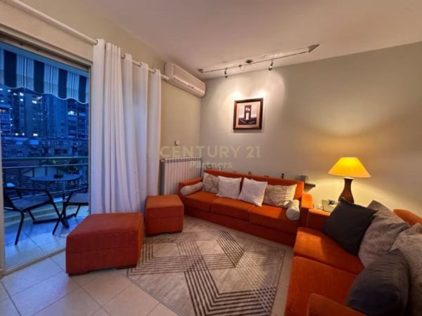Tirane, jepet me qera apartament 2+1+Ballkon Kati 4, 97 m² 600 € (Rruga e Barrikadave)