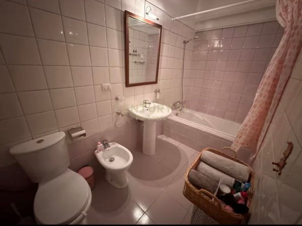 Tirane, jepet me qera apartament 2+1+Ballkon Kati 4, 97 m² 600 € (Rruga e Barrikadave)