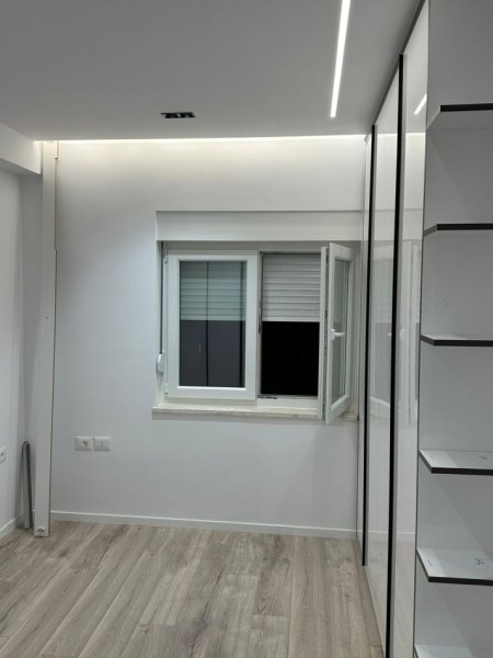 Tirane, jepet me qera zyre Kati 4, 65 m² 800 € (VASO PASHA BLLOKU)