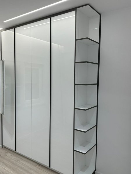 Tirane, jepet me qera zyre Kati 4, 65 m² 800 € (VASO PASHA BLLOKU)