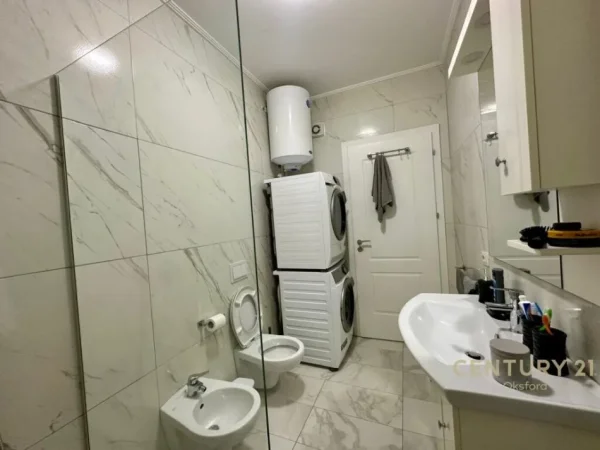 Tirane, shitet apartament 2+1 Kati 2, 113 m² 200.000 € (Rruga 5 Maji)