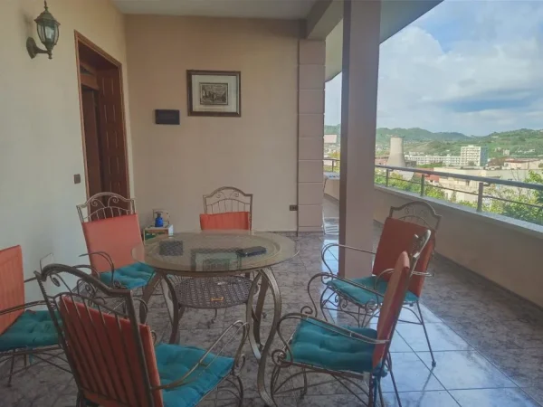 Tirane, shitet Vile 2 Katshe Kati 2, 300 m² 320.000 € (Kombinat)