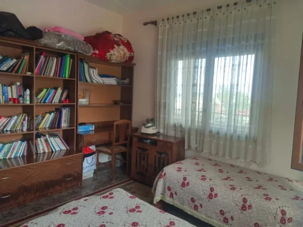 Tirane, shitet Vile 2 Katshe Kati 2, 300 m² 320.000 € (Kombinat)