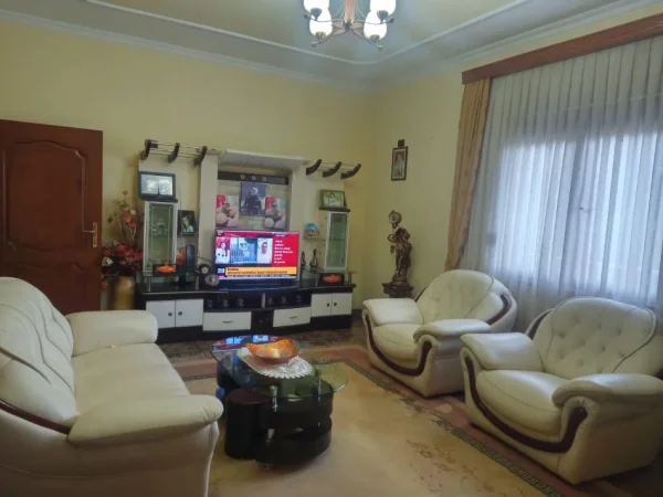 Tirane, shitet Vile 2 Katshe Kati 2, 300 m² 320.000 € (Kombinat)