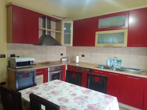 Tirane, shitet Vile 2 Katshe Kati 2, 300 m² 320.000 € (Kombinat)
