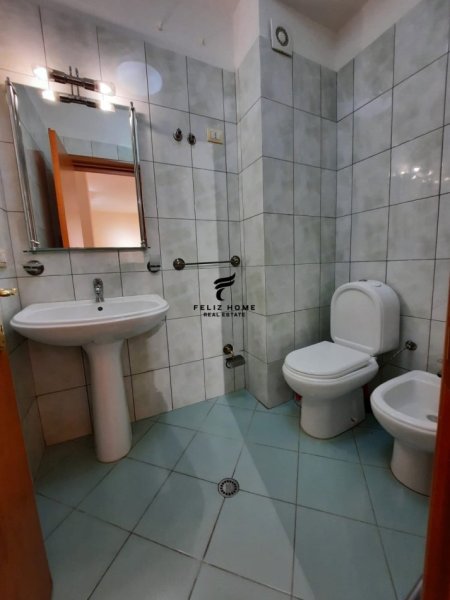 Tirane, jepet me qera apartament 2+1 Kati 2, 110 m² 800 € (KOOPSHTI ZOOLOGJIK)