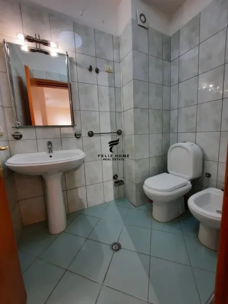 Tirane, jepet me qera apartament 2+1 Kati 2, 110 m² 800 € (KOOPSHTI ZOOLOGJIK)