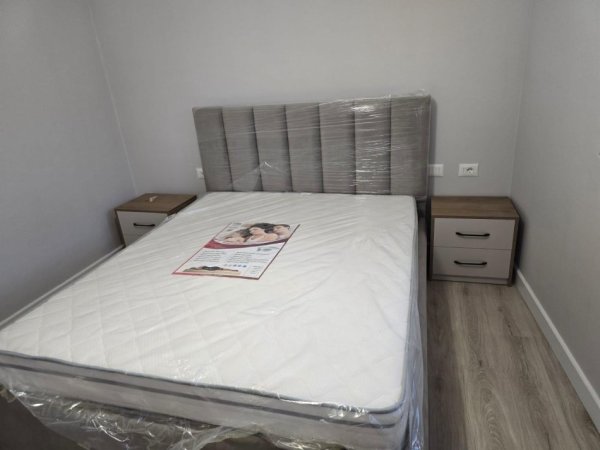 Tirane, jepet me qera apartament 2+1+Ballkon Kati 4, 100 m² 500 € (Fresk)