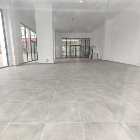 Tirane, jepet me qera ambjent biznesi Kati 0, 562 m² 5.000 € (RRUGA E DIBRES FARMACIA 10)