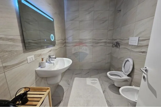 Tirane, jepet me qera apartament 2+1 Kati 2, 95 m² 600 € (Apartament 2+1 per qira tek Tower Bridge 3!)
