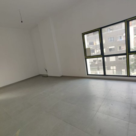 Tirane, jepet me qera zyre Kati 2, 300 m² 1.500 € (FARMACIA 10)