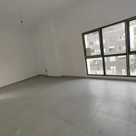 Tirane, jepet me qera zyre Kati 2, 300 m² 1.500 € (FARMACIA 10)