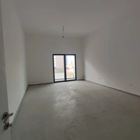 Tirane, jepet me qera zyre Kati 2, 300 m² 1.500 € (FARMACIA 10)