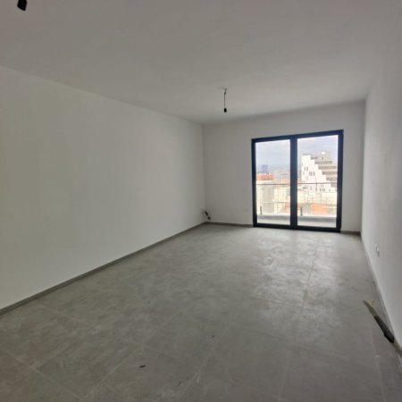Tirane, jepet me qera zyre Kati 2, 300 m² 1.500 € (FARMACIA 10)