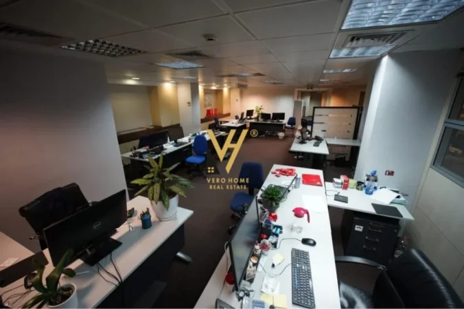 Tirane, jepet me qera zyre Kati 2, 857 m² 12.000 € (RRUGA E KAVAJES)