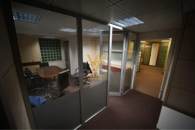 Tirane, jepet me qera zyre Kati 2, 857 m² 12.000 € (RRUGA E KAVAJES)