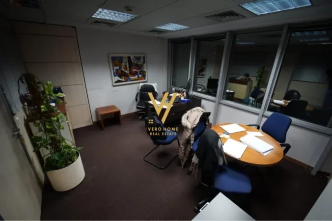 Tirane, jepet me qera zyre Kati 2, 857 m² 12.000 € (RRUGA E KAVAJES)