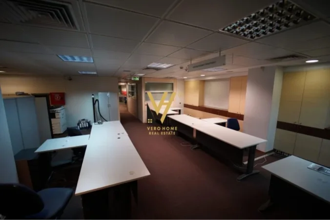 Tirane, jepet me qera zyre Kati 2, 857 m² 12.000 € (RRUGA E KAVAJES)