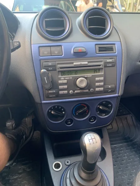 Tirane, shes makine Ford Fiesta Nafte, gri e erret manuale Kondicioner 187.000 km 2.999 €