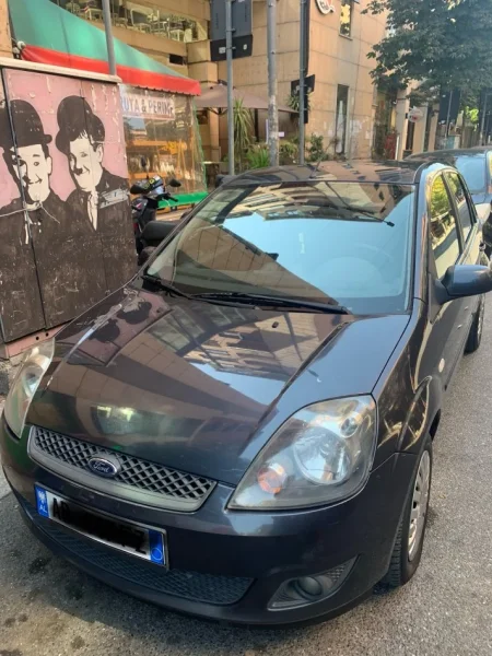 Tirane, shes makine Ford Fiesta Nafte, gri e erret manuale Kondicioner 187.000 km 2.999 €