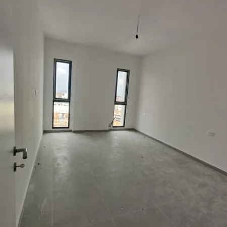 Tirane, jepet me qera apartament Kati 6, 65 m² 400 € (RRUGA E DIBRES)