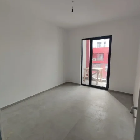 Tirane, jepet me qera apartament Kati 6, 65 m² 400 € (RRUGA E DIBRES)