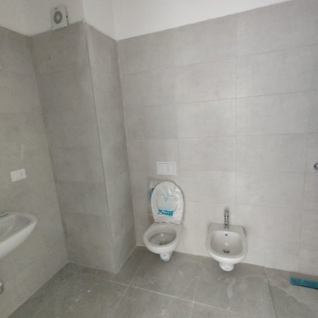 Tirane, jepet me qera apartament Kati 6, 65 m² 400 € (RRUGA E DIBRES)