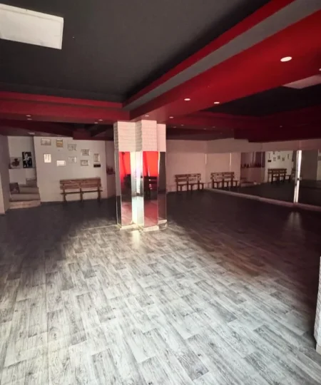 Tirane, shitet Kati 0, 121 m² 200.000 € (Ish Stacioni i fundit i Tiranës Re, Rruga Isuf Elezi)