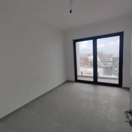 Tirane, jepet me qera apartament Kati 7, 100 m² 500 € (RRUGA E DIBRES)