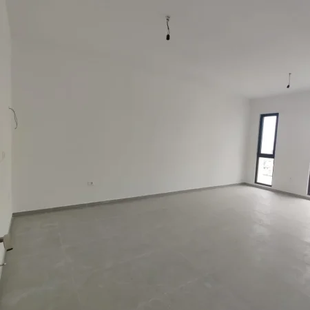 Tirane, jepet me qera apartament Kati 7, 100 m² 500 € (RRUGA E DIBRES)