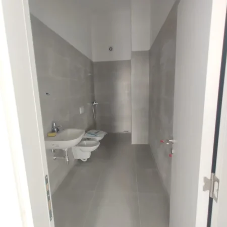 Tirane, jepet me qera apartament Kati 7, 100 m² 500 € (RRUGA E DIBRES)